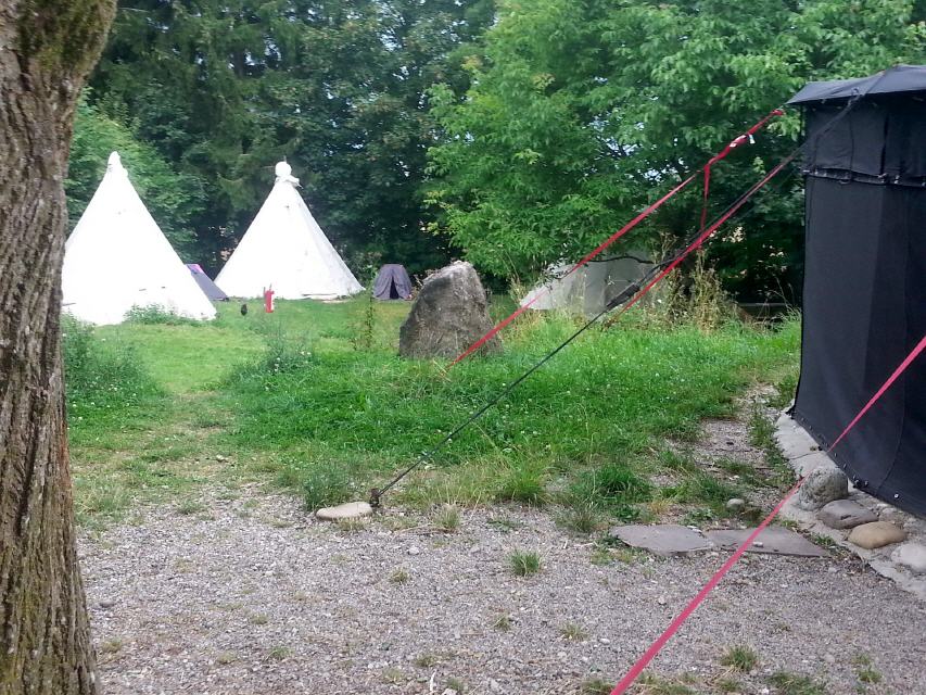 Tipis und Jurte